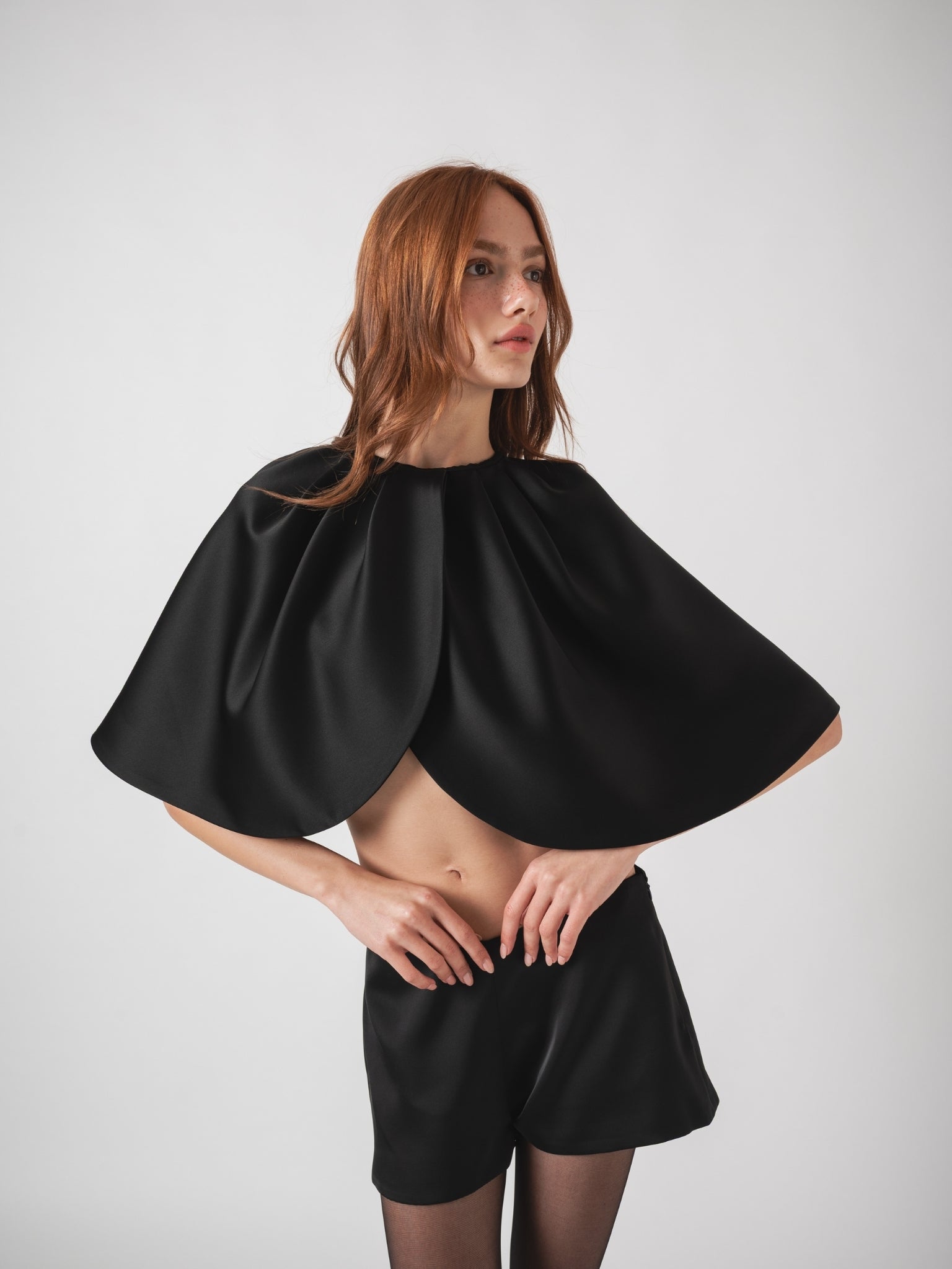 TULIP CAPE - BLACK