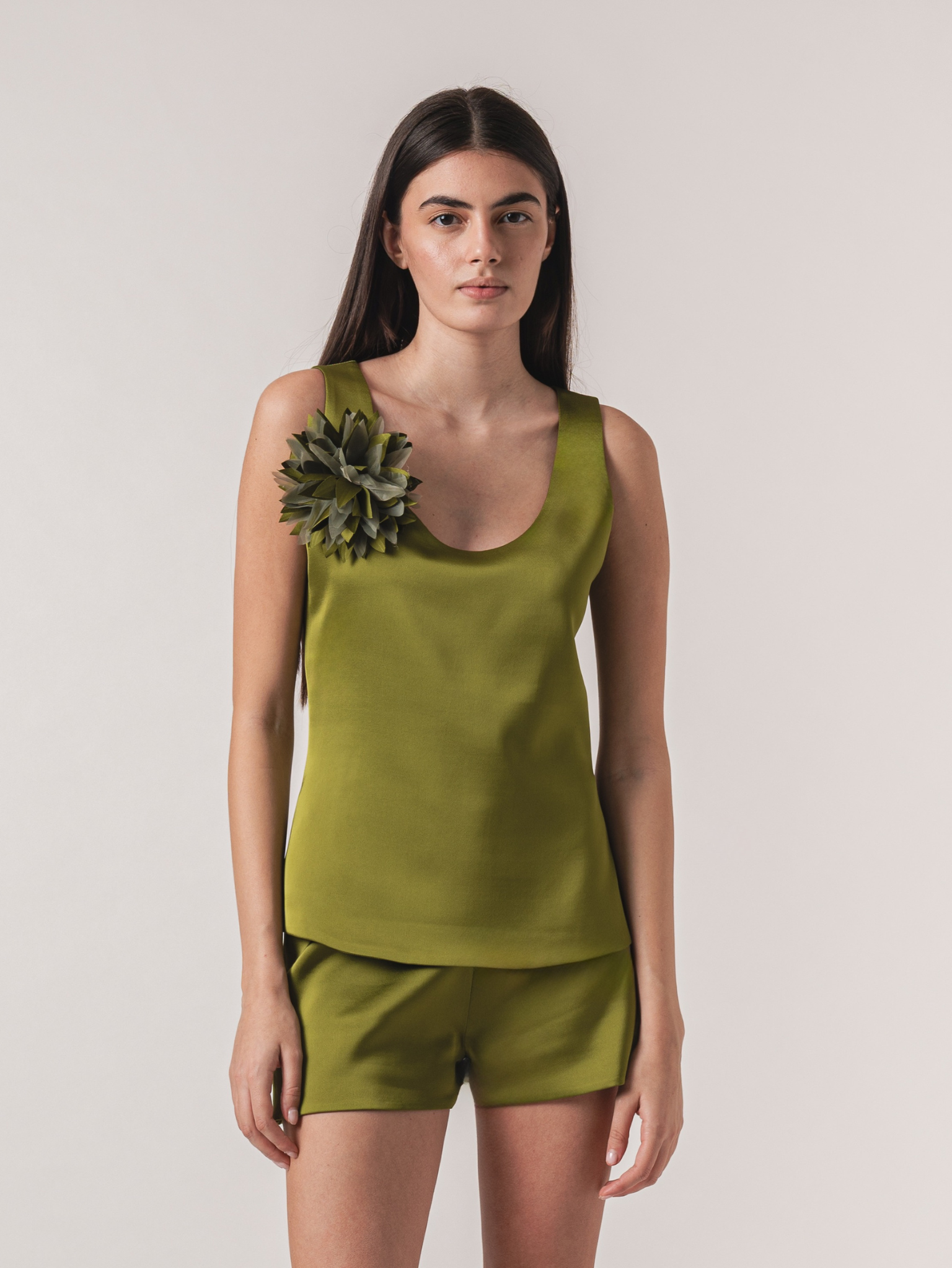 VINE SHORTS - OLIVE