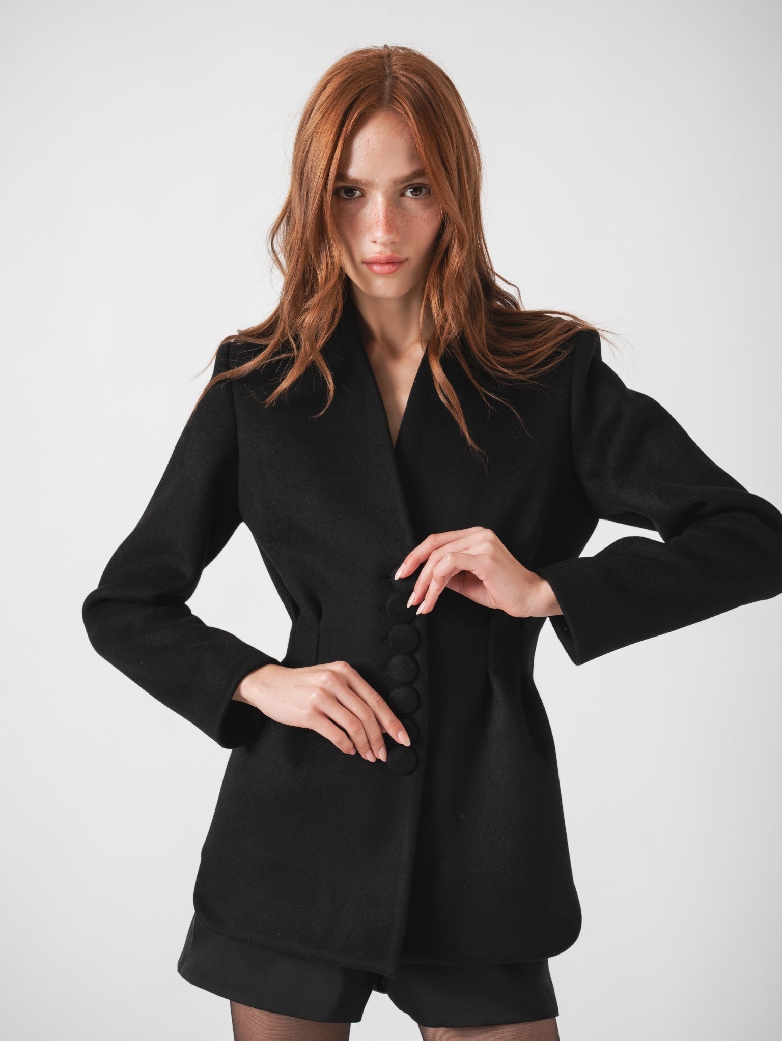 CINTRÉ SHORT COAT - BLACK CASHMERE BLEND